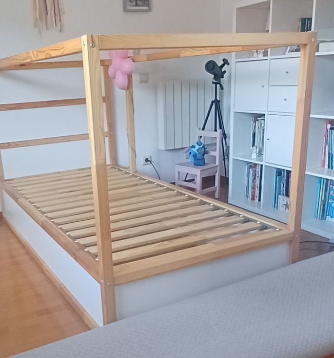 Cama reversível de criança