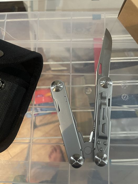 Мультитул новый плоскогубцы