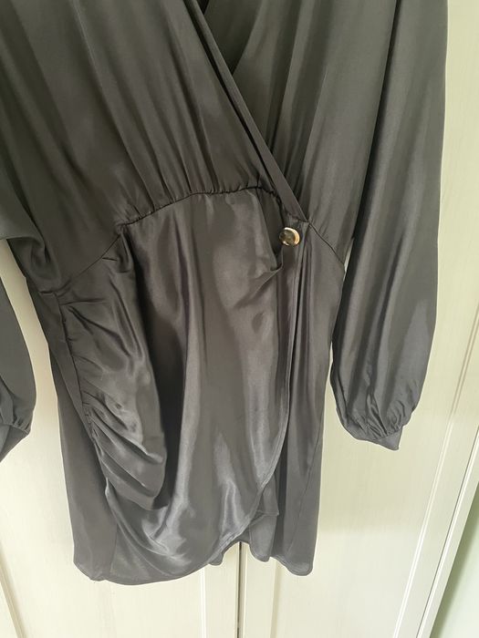 Czarna satynowa sukienka Zara rozm.L