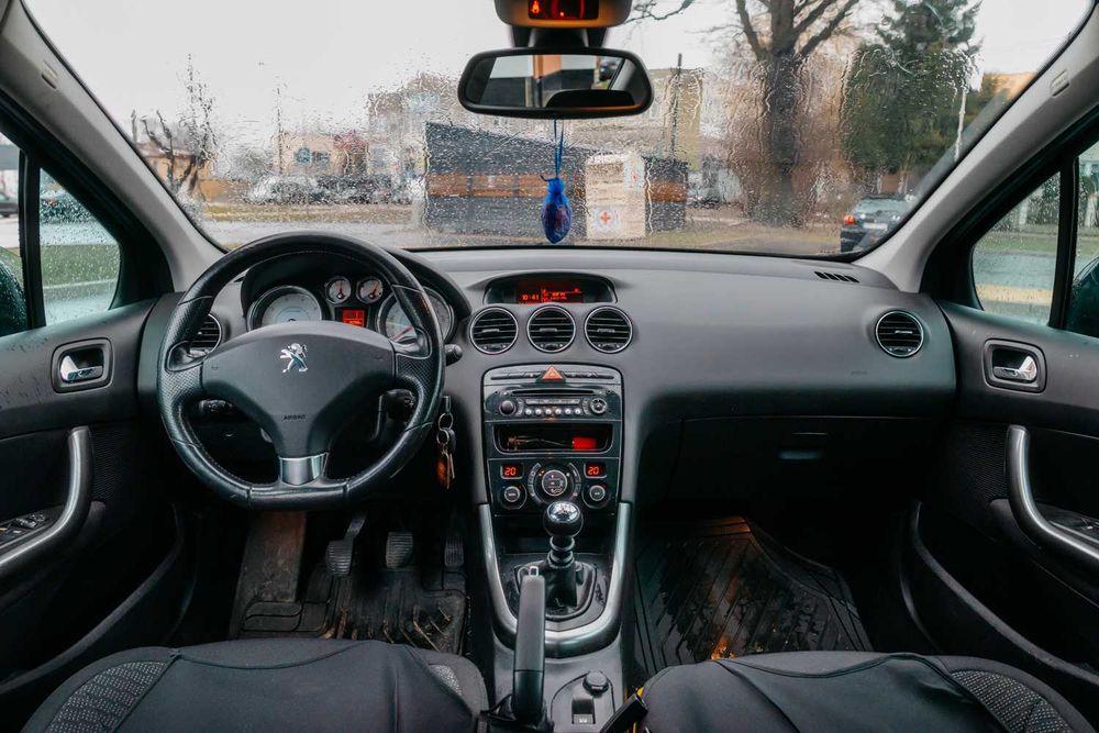 Peugeot 308 1.6 Hatchback 156 km Benzyna