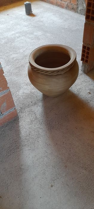 Vendo duas floreiras com 45cm de diâmetro