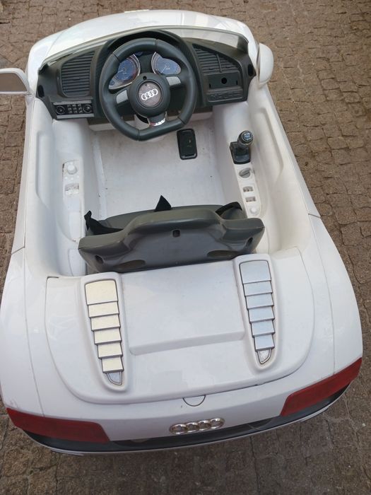 Used Children's Electric Audi R8 Car with Accessories for Sale450667943381575682