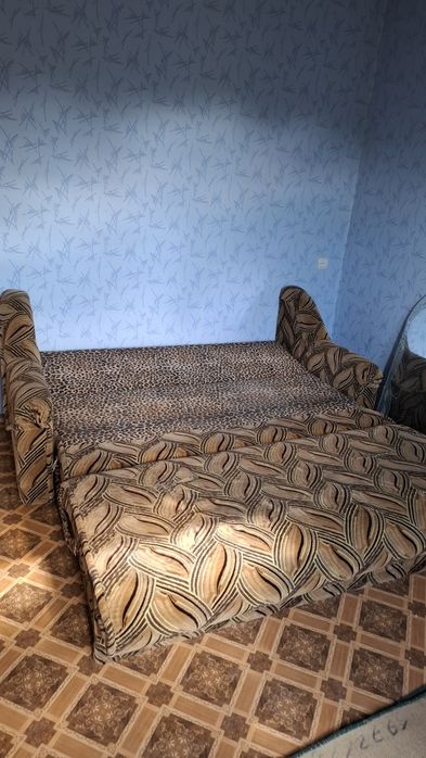 Складний діван, район 6школи.