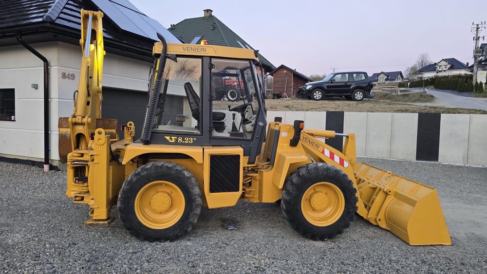 Venieri 8.23 4x4 koparko ładowarka