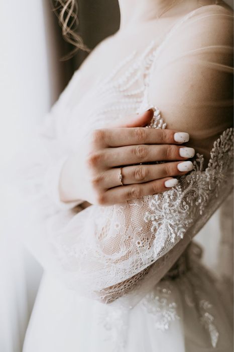 Продаю ніжну весільну сукню