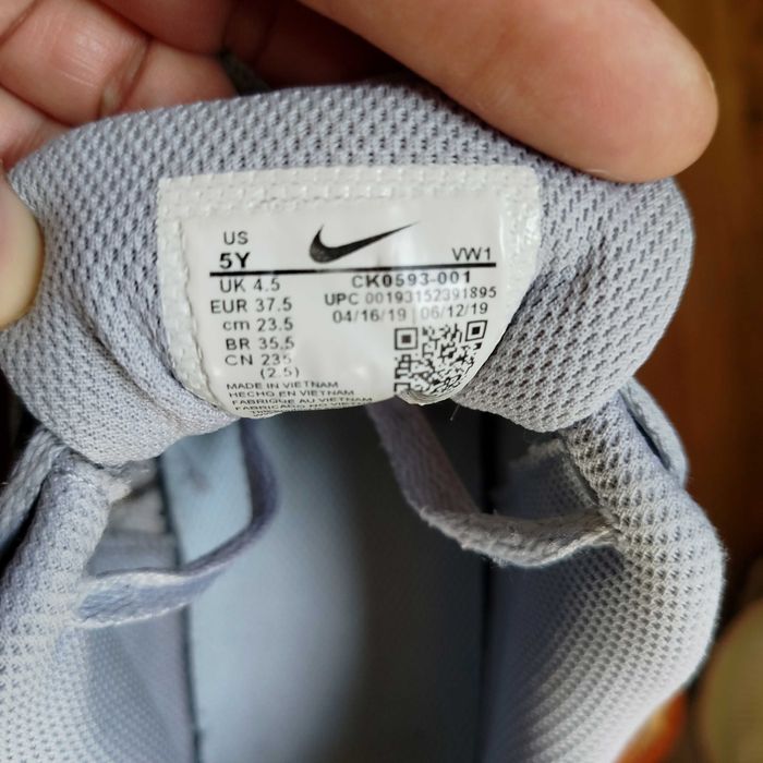Оригінальні кросівки Nike Court, Найк сірі кеди 37,5р
