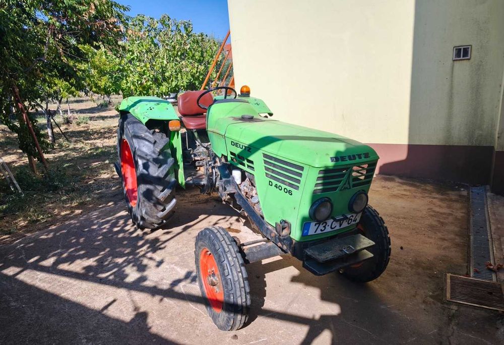 Trator DEUTZ D4006 com capinadeira e documentos