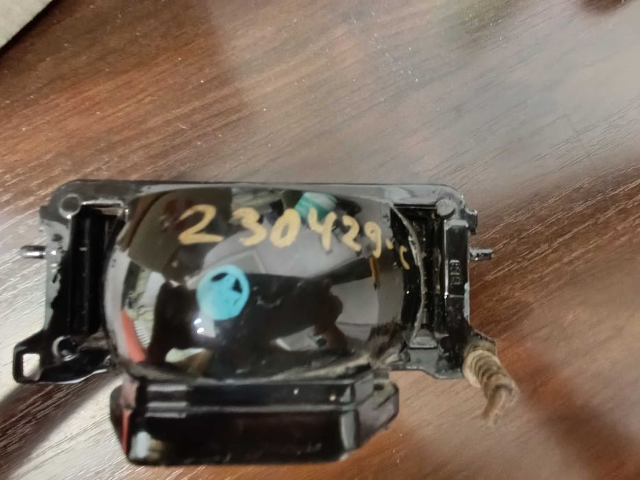 Продам фару противотуманную на Пежо 405