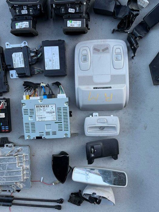 Петля дверей Renault Megane IV Рено Меган 4