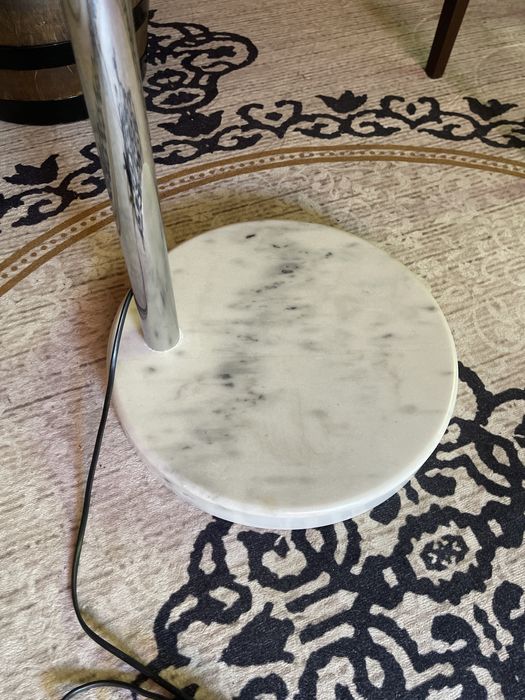 Lampa stojąca klosz bialy plastikowy