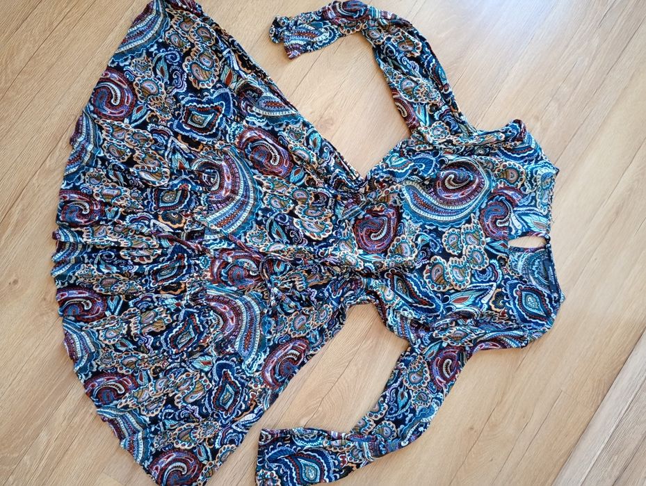 Wielobarwna Sukienka rozkloszowana House M