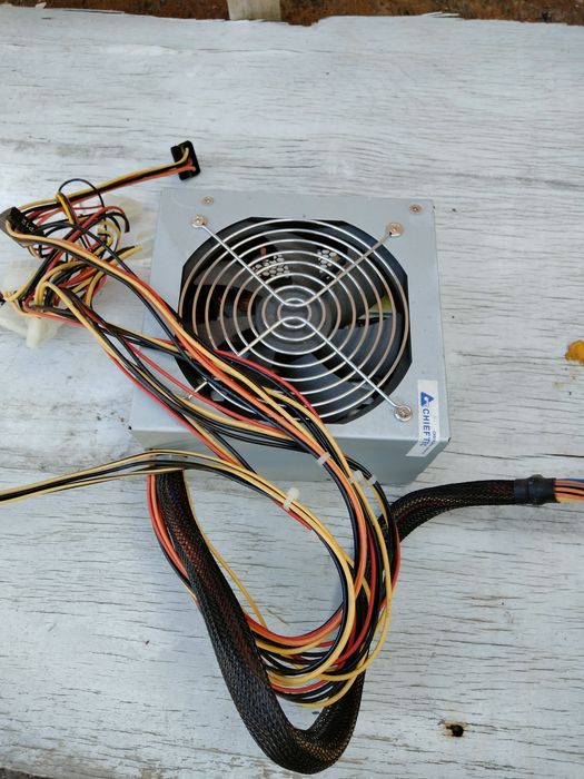 Блок живлення для комп'ютера.