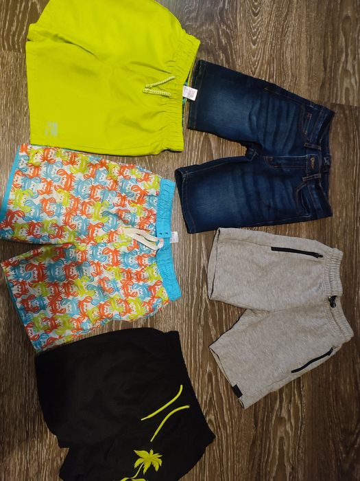 Продам літні шортики на хлопчика (6-7 років, 122 см)