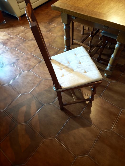 Mesa de cozinha com cadeiras