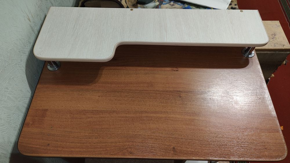 Комп'ютерний стіл