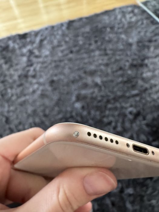 Iphone 8 64gb + ładowarka
