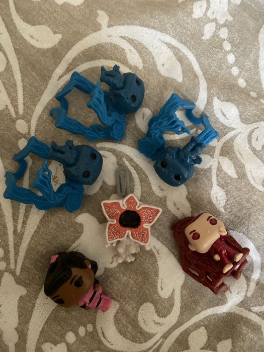 Игрушки с киндера Очень странные дела