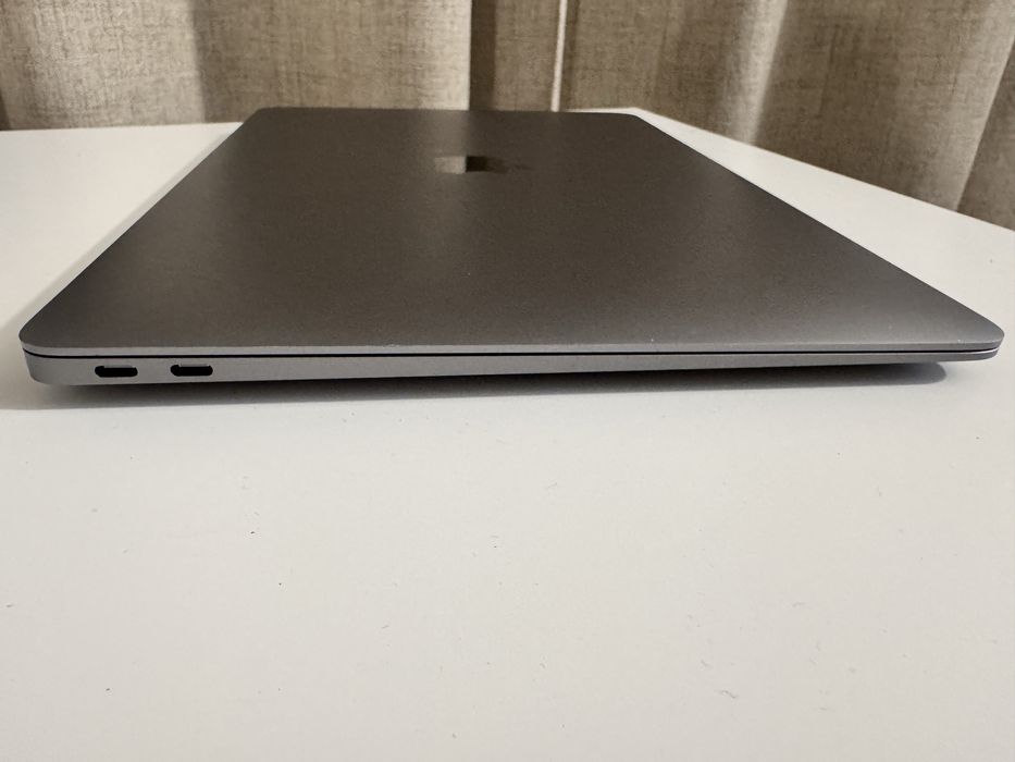 MacBook Air 2020 (13" Retina) - i5 Quad-Core / 8GB RAM
