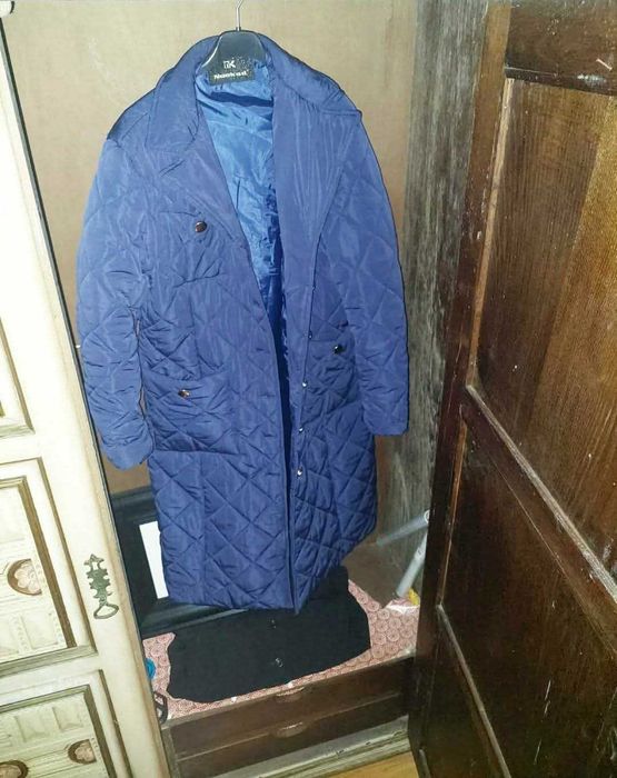 Armário Roupeiro Antigo em Madeira