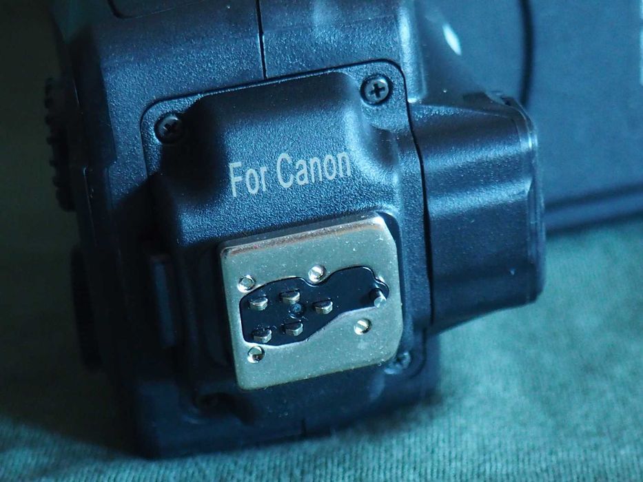 Lampa błyskowa Nissin i60A do Canona.