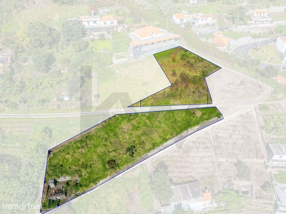 Oportunidade Única: Terreno com Construção em Curso e Vista Deslumbran
