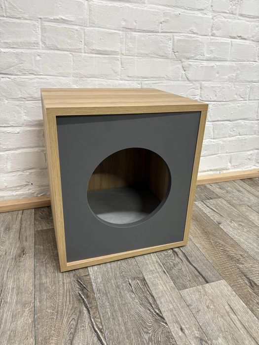 Тумба для тварин з віконечком