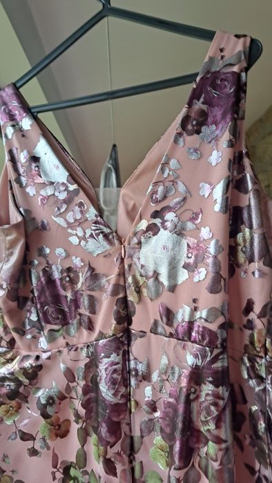 Vestido de festa tons rosa, prata e bordeaux