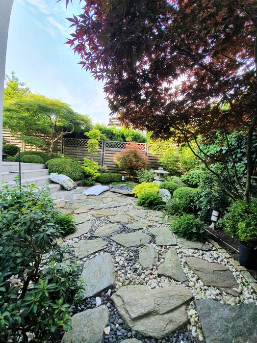 Prace ogrodowe, przygotowanie ogrodu do wiosny, odsniezanie.