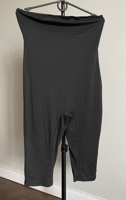 Kombinezon jednoczęściowy czarny z odkrytymi ramionami