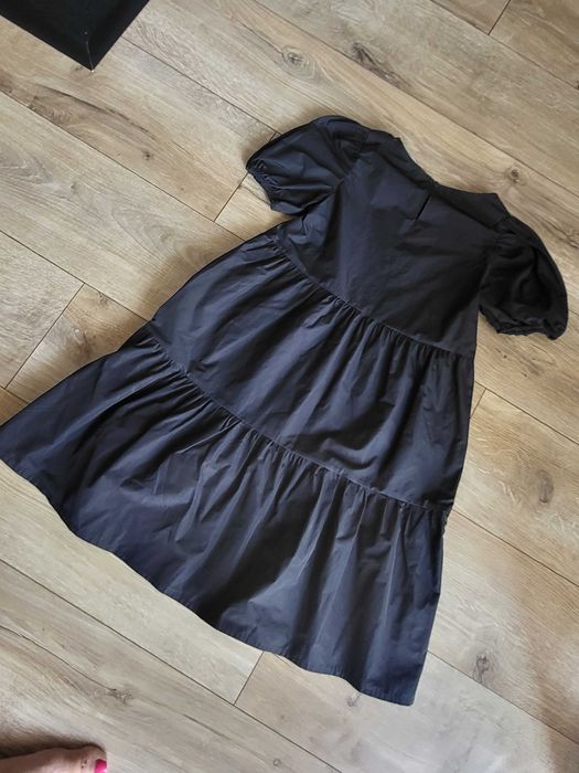 Prześliczna sukienka czarna h&m r. 134 stan nowa