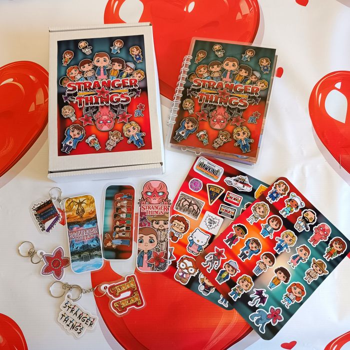 Дивні дива Stranger things альбом на липучках