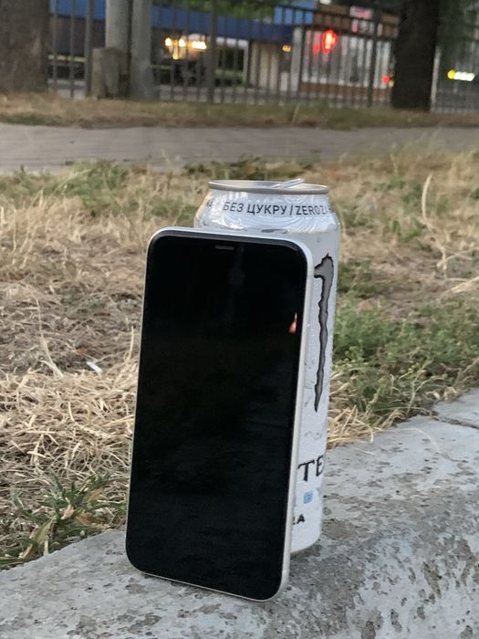 продається iPhone XR