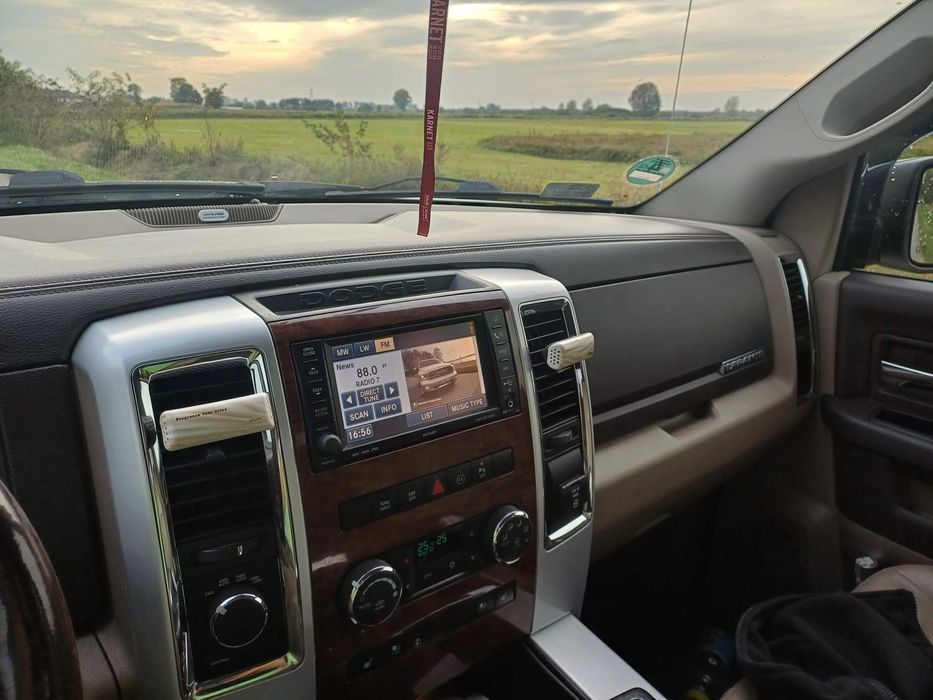 Dodge Ram Laramie 5.7Hemi + LPG