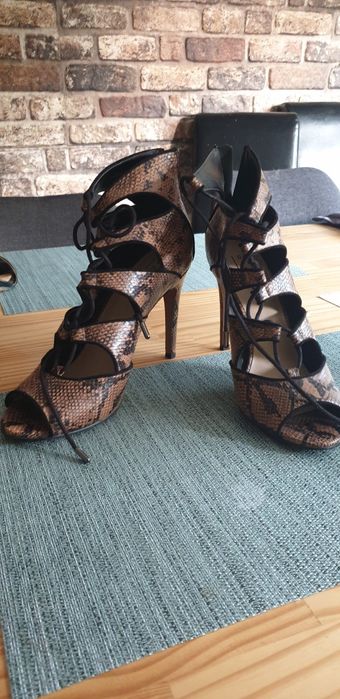 Buty damskie na szpilce  Another A