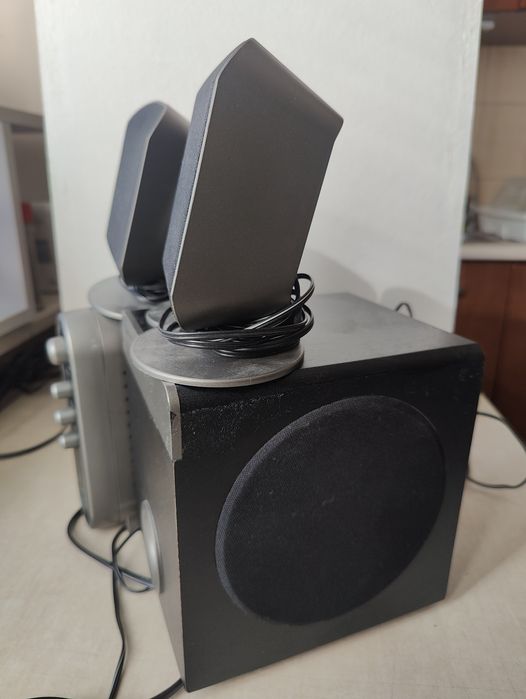 Zestaw/ Subwoofer i głośniki 3 sztuki/ Manta