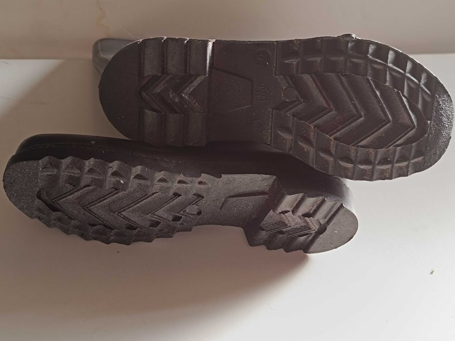 Galochas pretas de borracha N.39