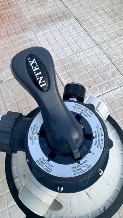 Bomba e filtro de areia para piscina INTEX