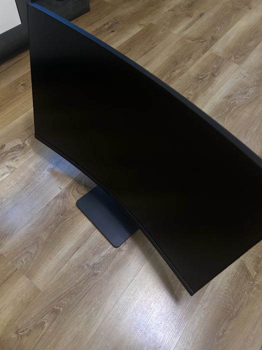 Minitor LG ,100 HZ ,32 cale ,stan idealny