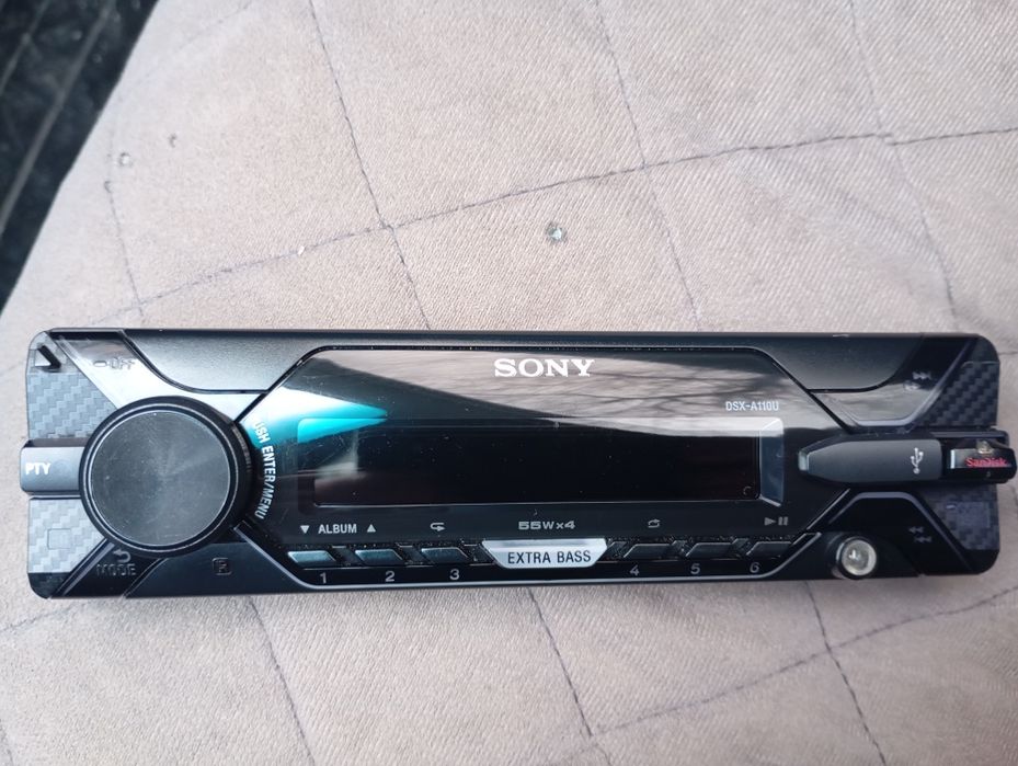 Продам магнитолу Sony майже нова.Дуже гарний торг!