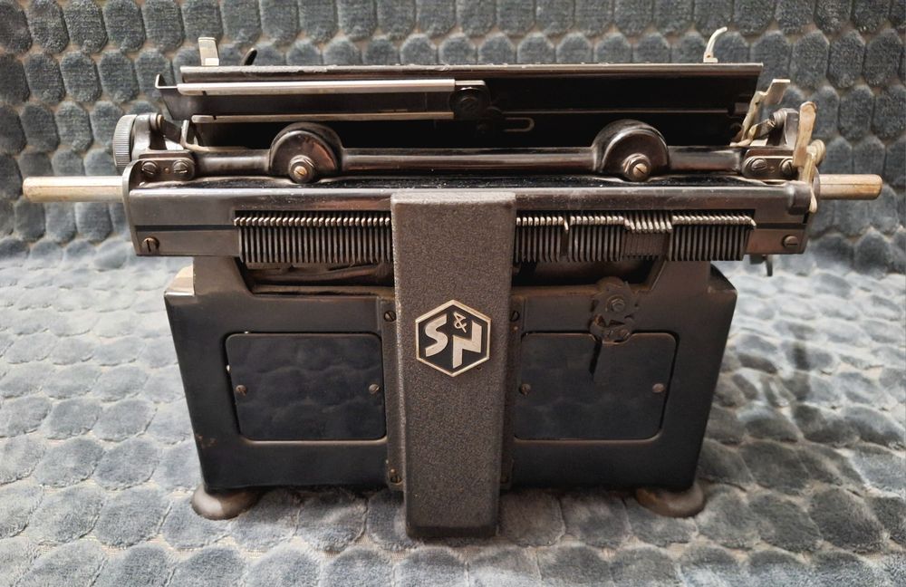 Zabytkowa maszyna do pisania Naumann IDEAL S&N