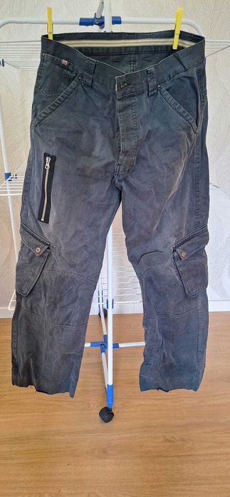 Calças azuis escuras. Marca Salsa