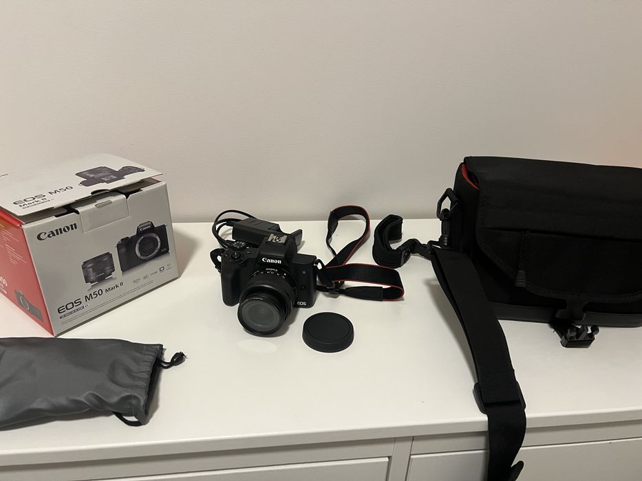 Máquina Fotográfica CANON EOS M50 Mark II + EF-M 15-45 + bolsa