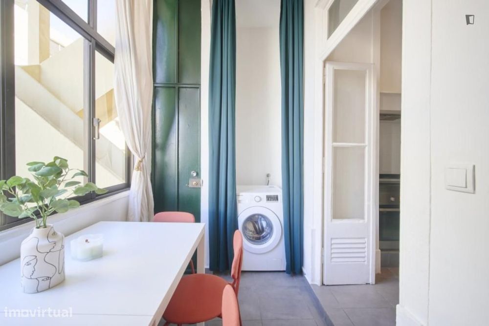 Quarto - localizado em Arroios Lisbon