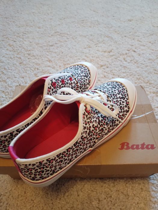 Новые   мокасины Bata