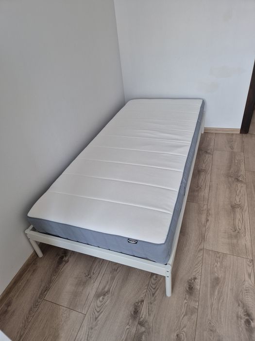 Łóżko z materacem Białe IKEA 90 x 200 jak nowe