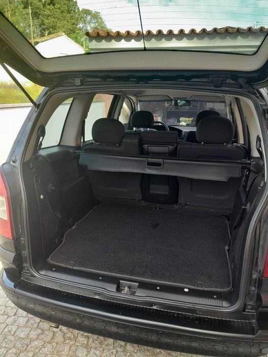 Opel Zafira 2.2 DTI 7 Lugares Nacional