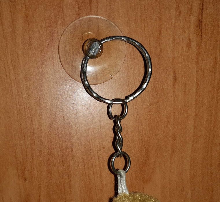Мягкий брелок обезьянка на металлической цепочке. Игрушка