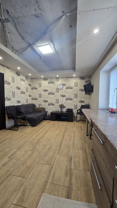 Продам дом с бассейном вул  Незламна