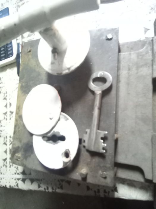 Амбарний фалевий замок