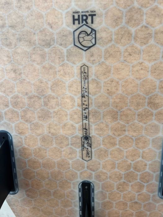 Fish Surfboard 5’10 – 34 L – HRT honeycomb – Futures (tri)